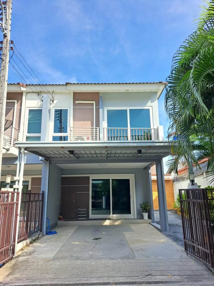 Furnished corner townhouse at Supalai Primo Srisoonthorn