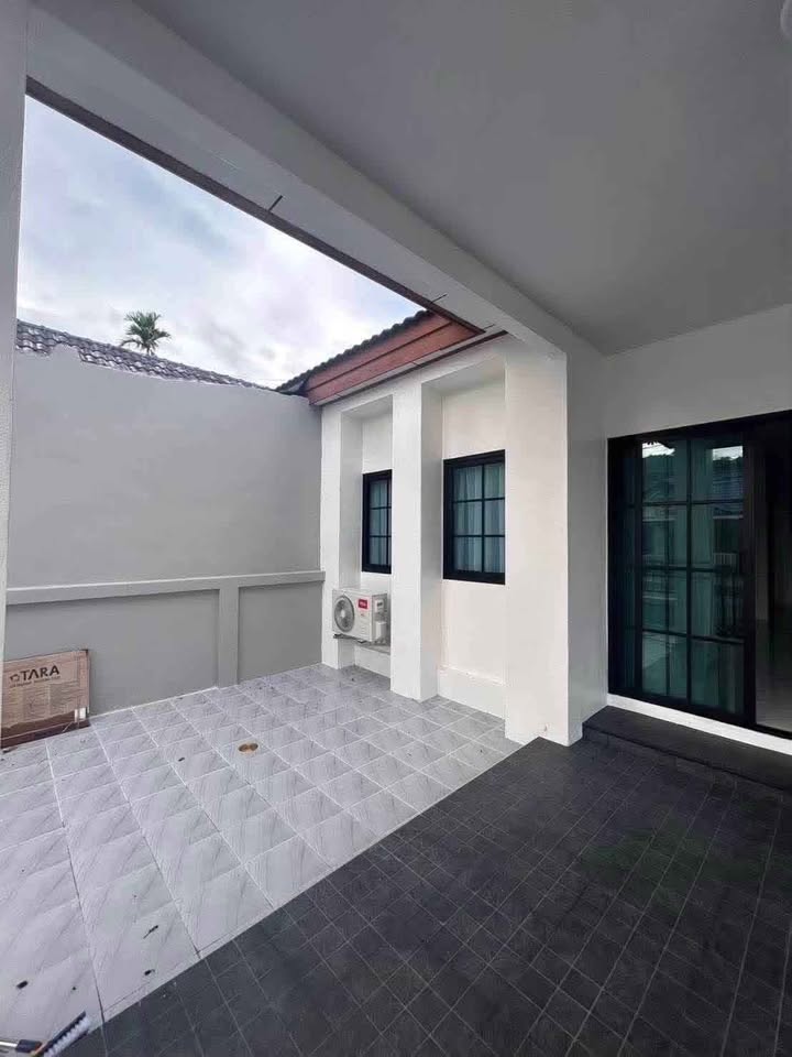 Furnished 2-bed corner house for rent at Srisuchat Grand View 2 – photo 8