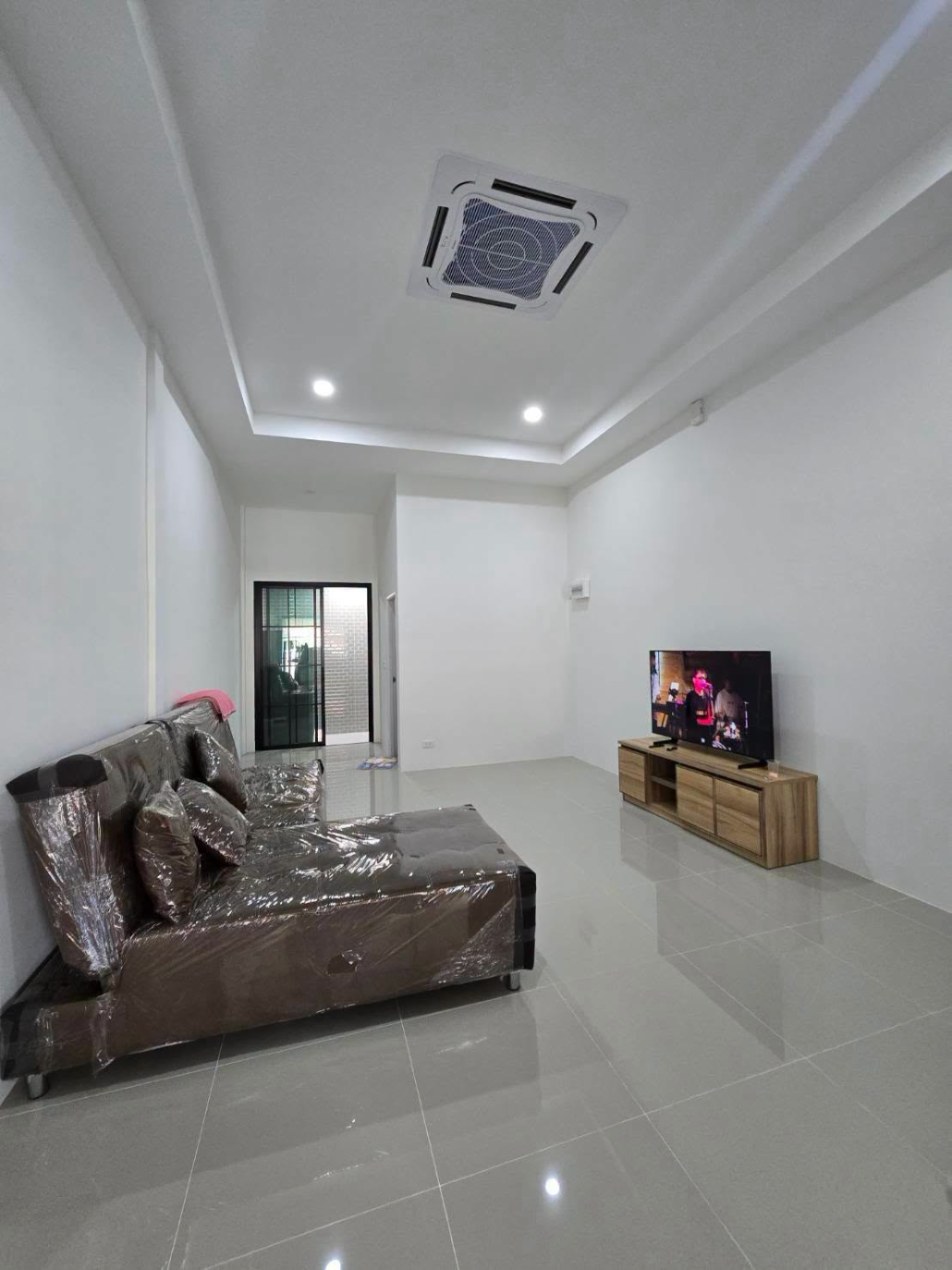 Renovated 2-bedroom house for rent at Chaofa Garden Home, Koh Kaew – photo 10