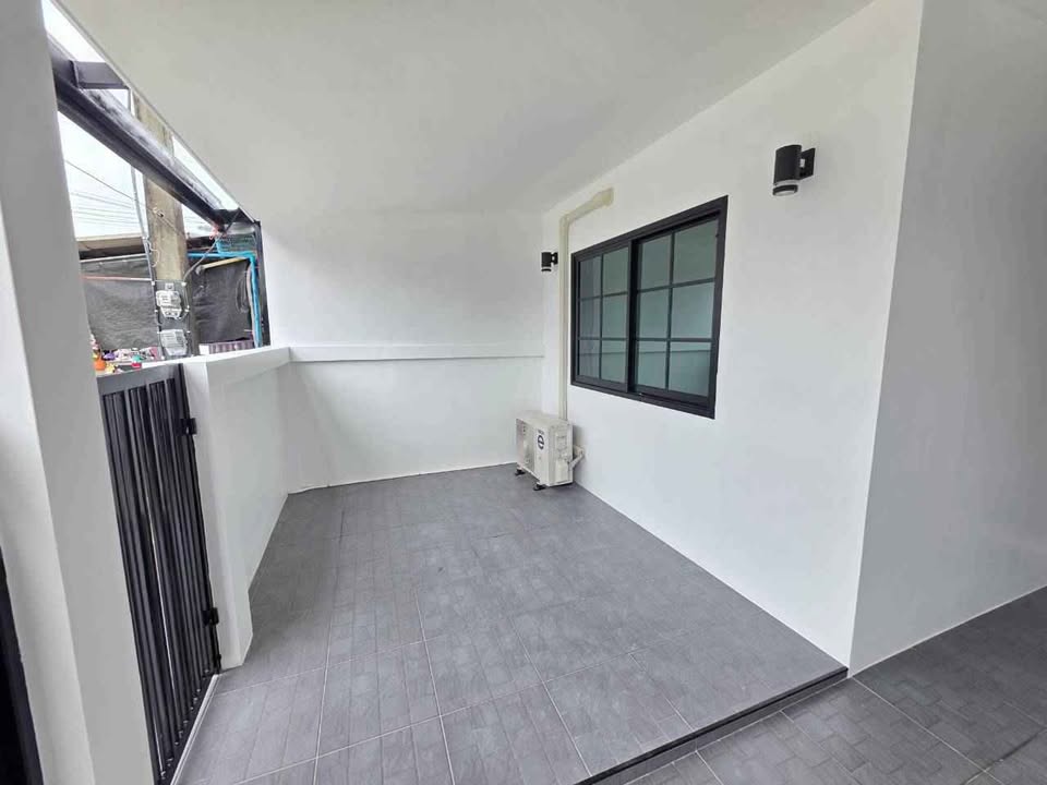 Like-New Townhome for Sale at Irawadee Bo Rae, Wichit – photo 5