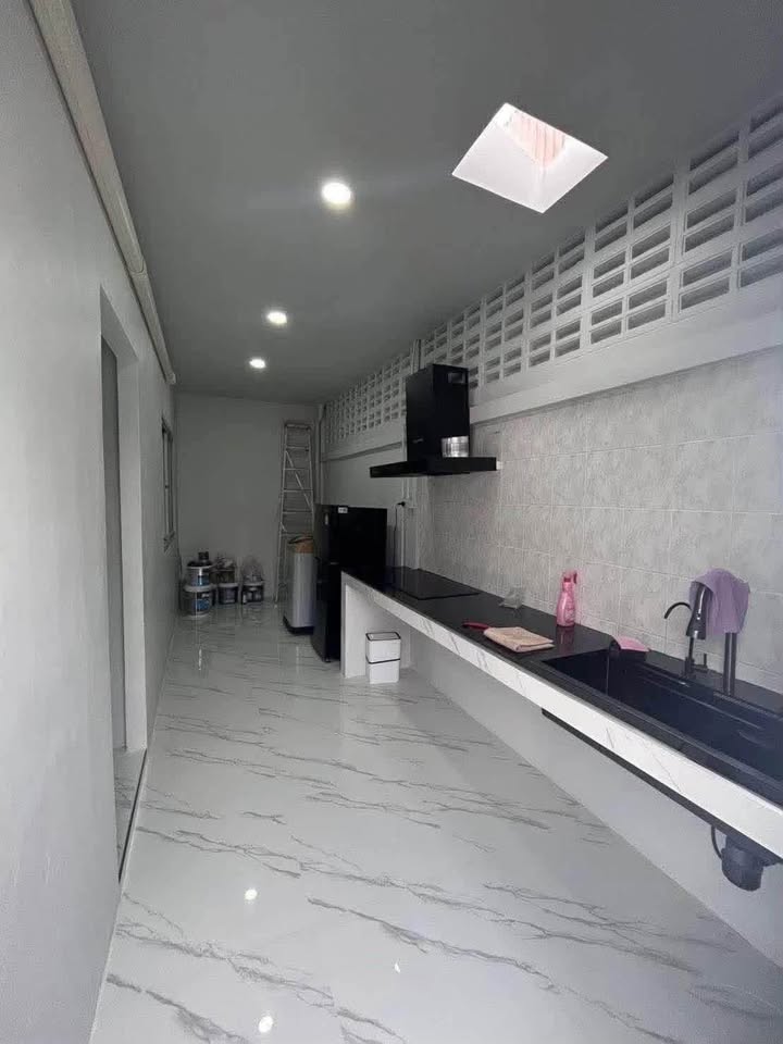 Furnished 2-bed corner house for rent at Srisuchat Grand View 2 – รูปที่ 4