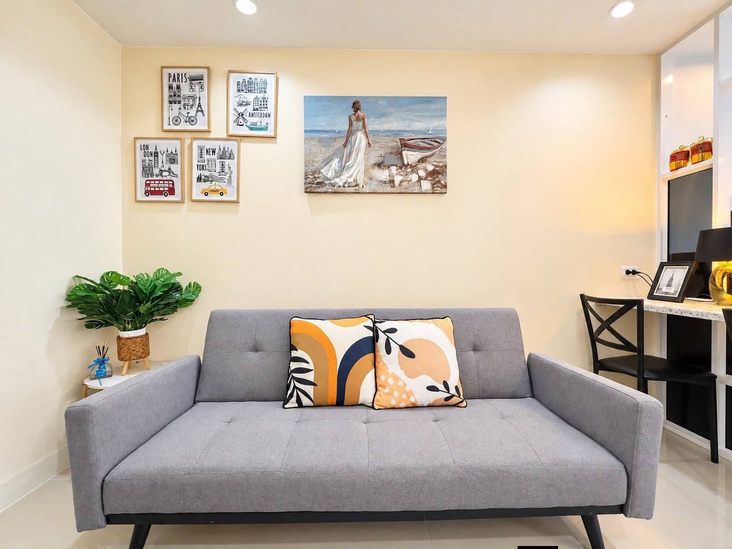 Pool view studio at The Royal Place Condominium – photo 9