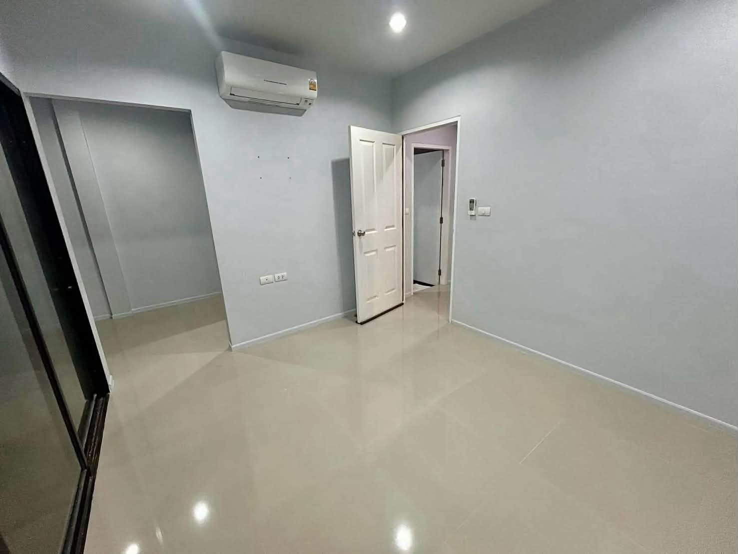 Corner semi-detached house with large garden in Kathu – photo 9
