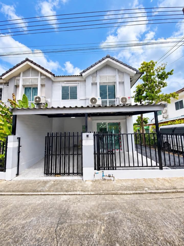 Renovated 3-bedroom corner townhouse for sale at Pruksa Ville Thalang