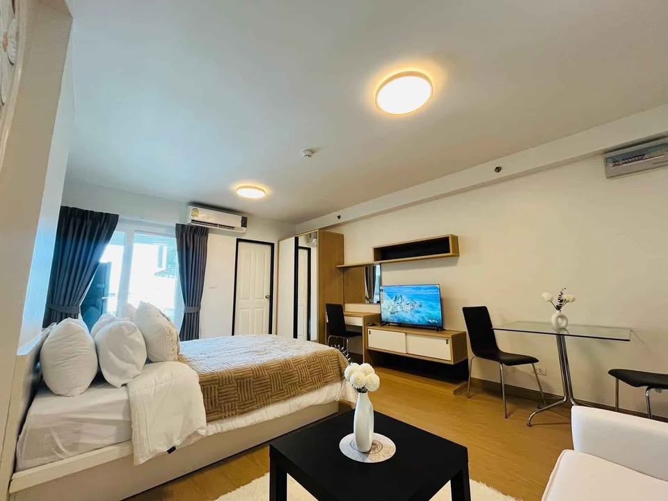 Furnished 15th-floor condo for rent at Supalai Park at Downtown – photo 5