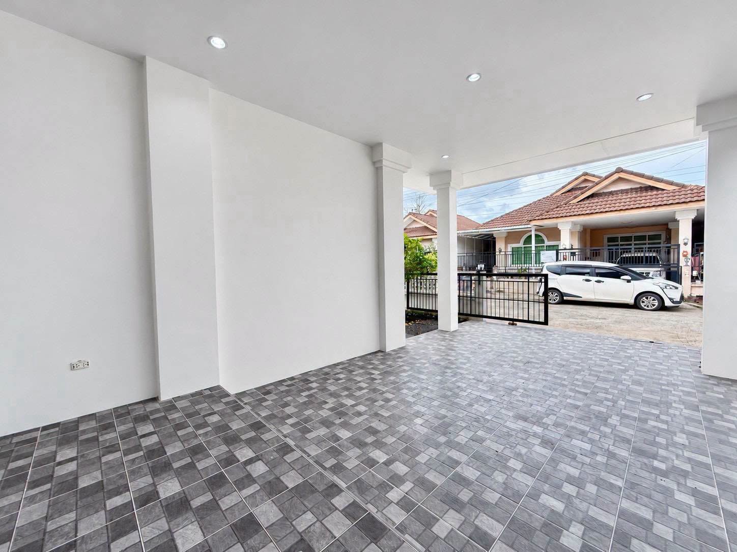 Fully renovated 2-bedroom detached house for sale at Sinsuk Thani – photo 7