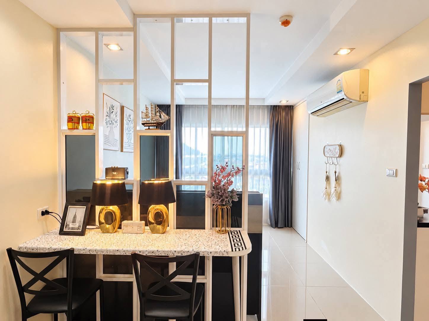 Pool view studio at The Royal Place Condominium – photo 7