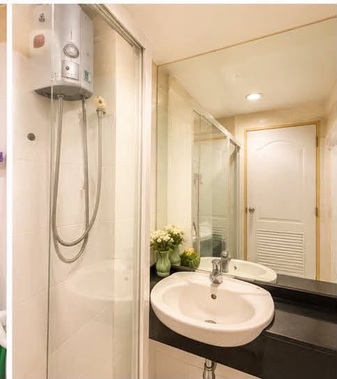 Furnished 36 sqm condo for rent at The Royal Place – photo 9