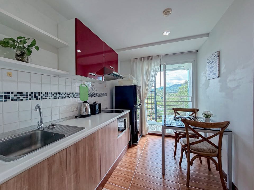 Furnished 1-bed mountain view condo at Plus Condo 2, Kathu – รูปที่ 6