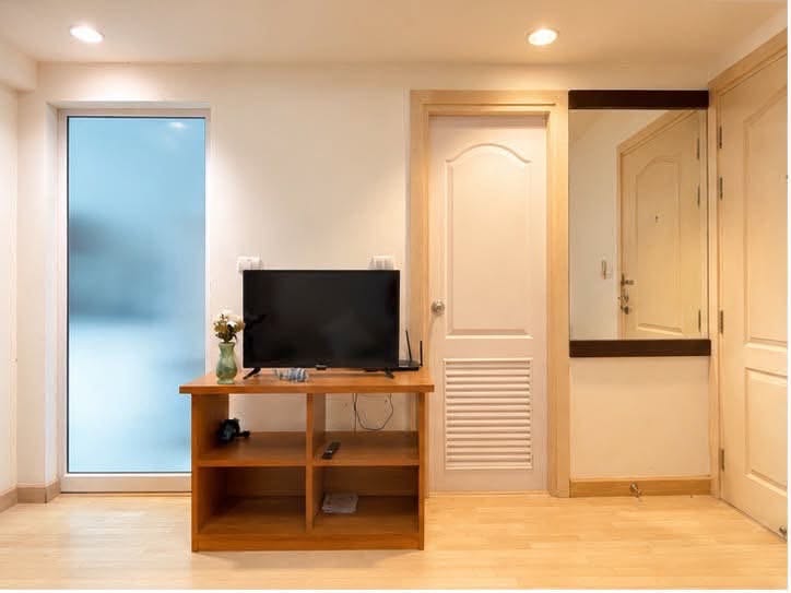 Furnished 36 sqm condo for rent at The Royal Place – photo 5