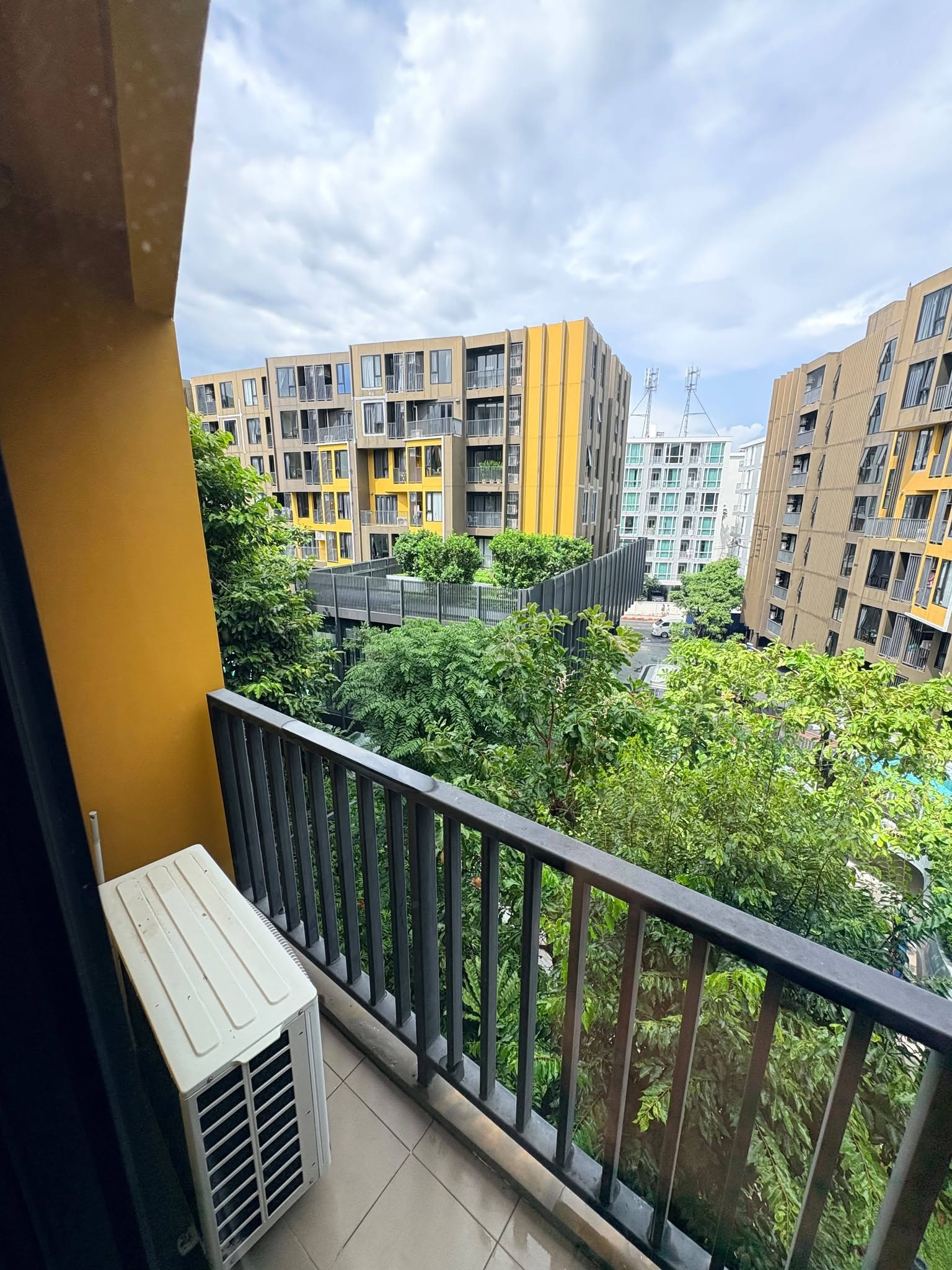 Studio with pool view and large balcony at The Base Central Phuket – รูปที่ 1