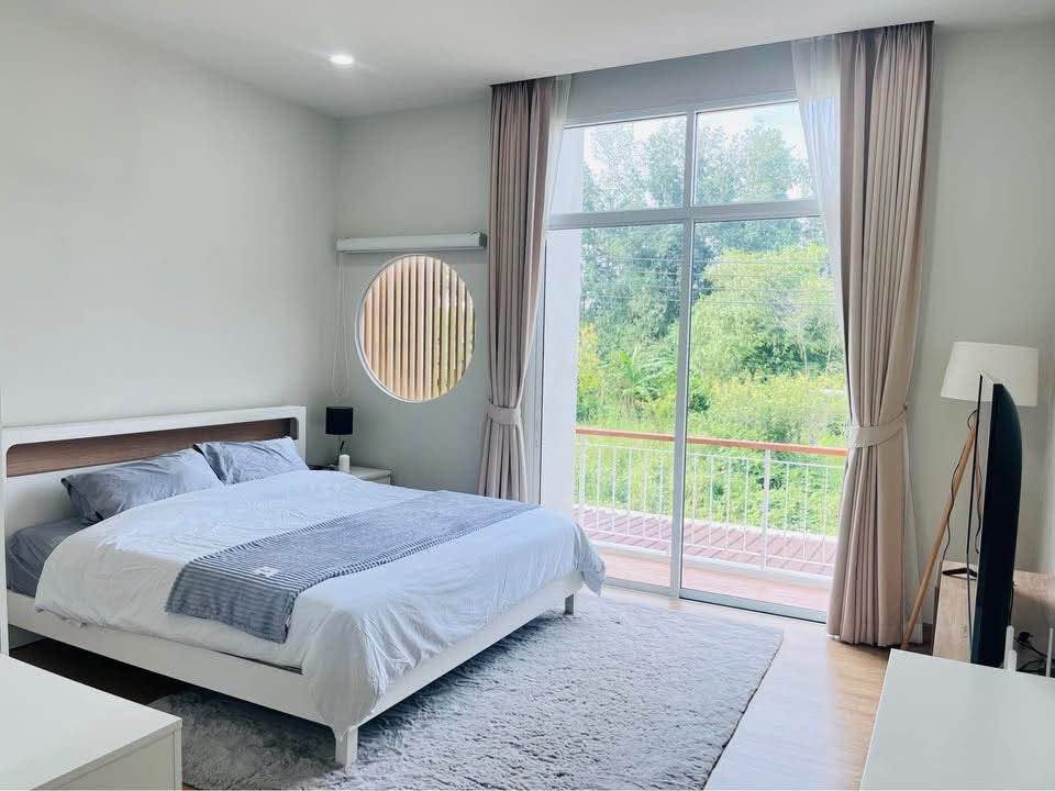 Modern 2-Bed Townhouse for Rent at Modern Life Srisunthon – photo 3