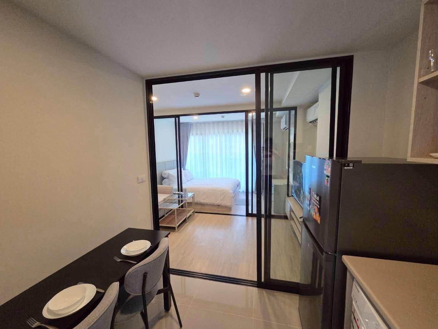 Never-occupied corner condo for rent at The Origin – photo 10