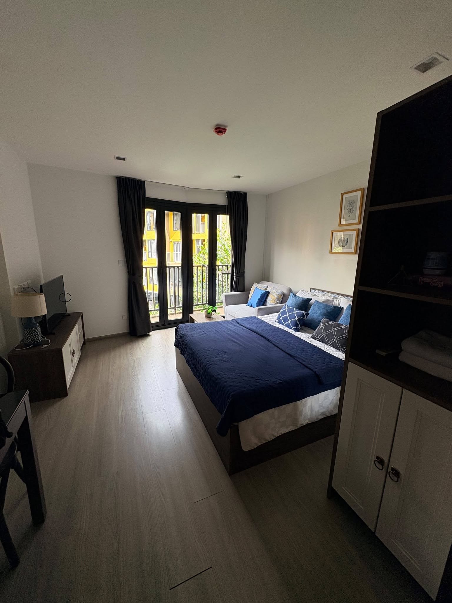 Studio with pool view and large balcony at The Base Central Phuket – รูปที่ 8