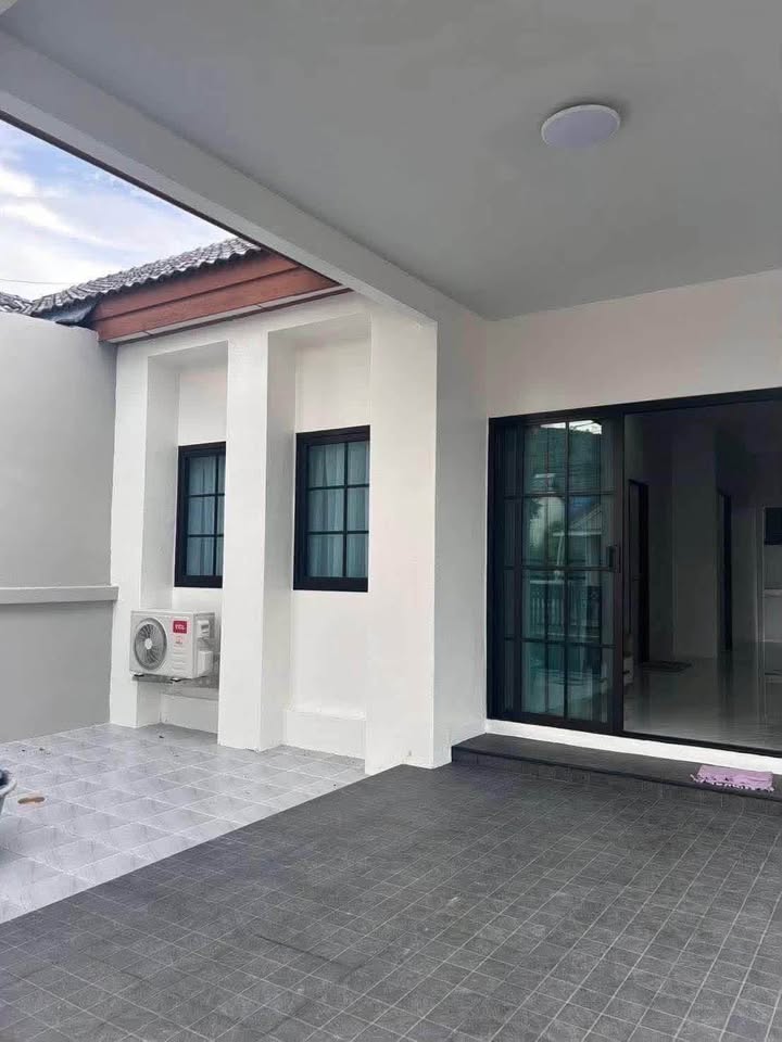 Furnished 2-bed corner house for rent at Srisuchat Grand View 2 – รูปที่ 5