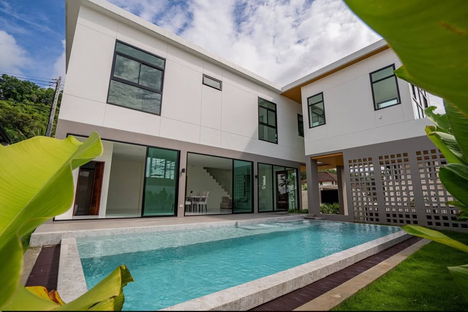 New 3-bedroom pool villa for sale in Maneekram Village, Chalong