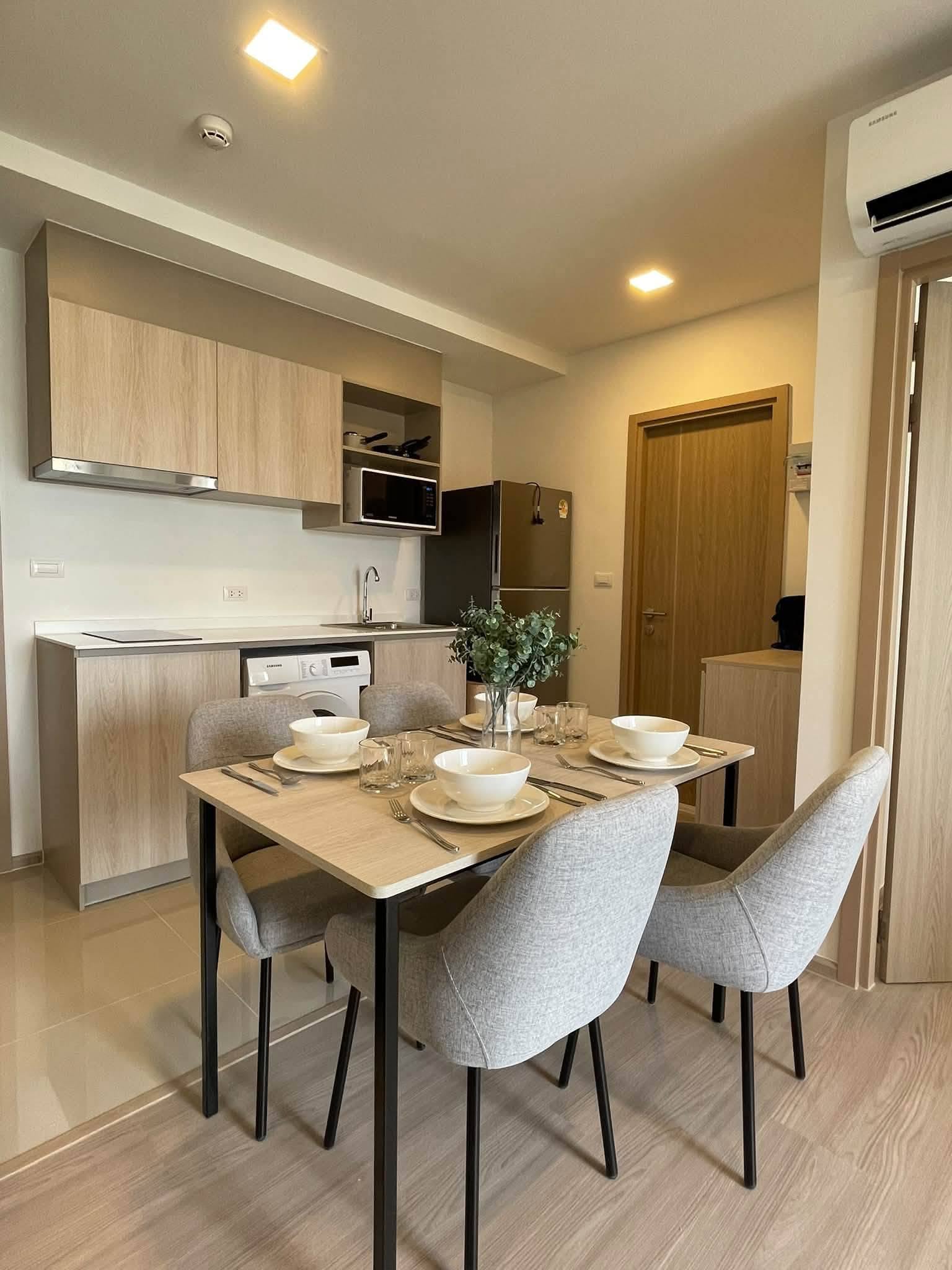 Corner 2-bedroom pool view condo for rent at The Base Bukit – photo 8