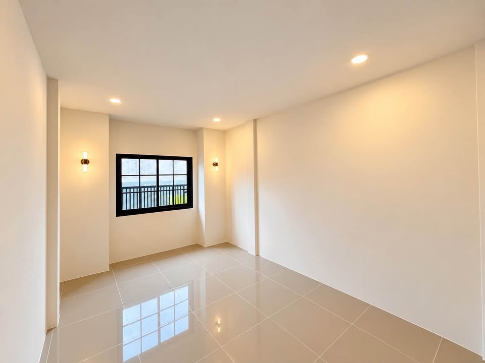Renovated single-storey townhouse in Phetlada Village, Ban Khian – photo 9