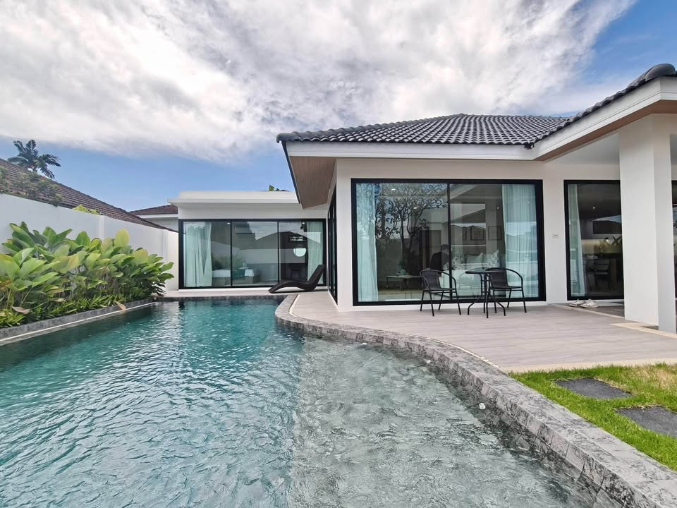 Brand-new 4-bedroom villa for rent in Neramit Village, Paklok