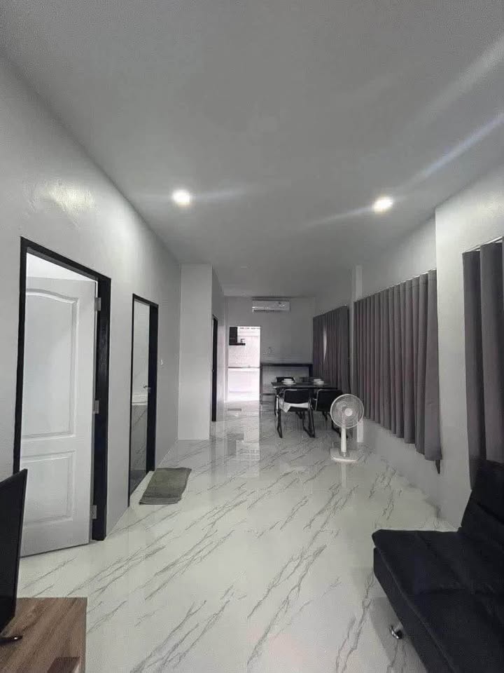 Furnished 2-bed corner house for rent at Srisuchat Grand View 2 – รูปที่ 3