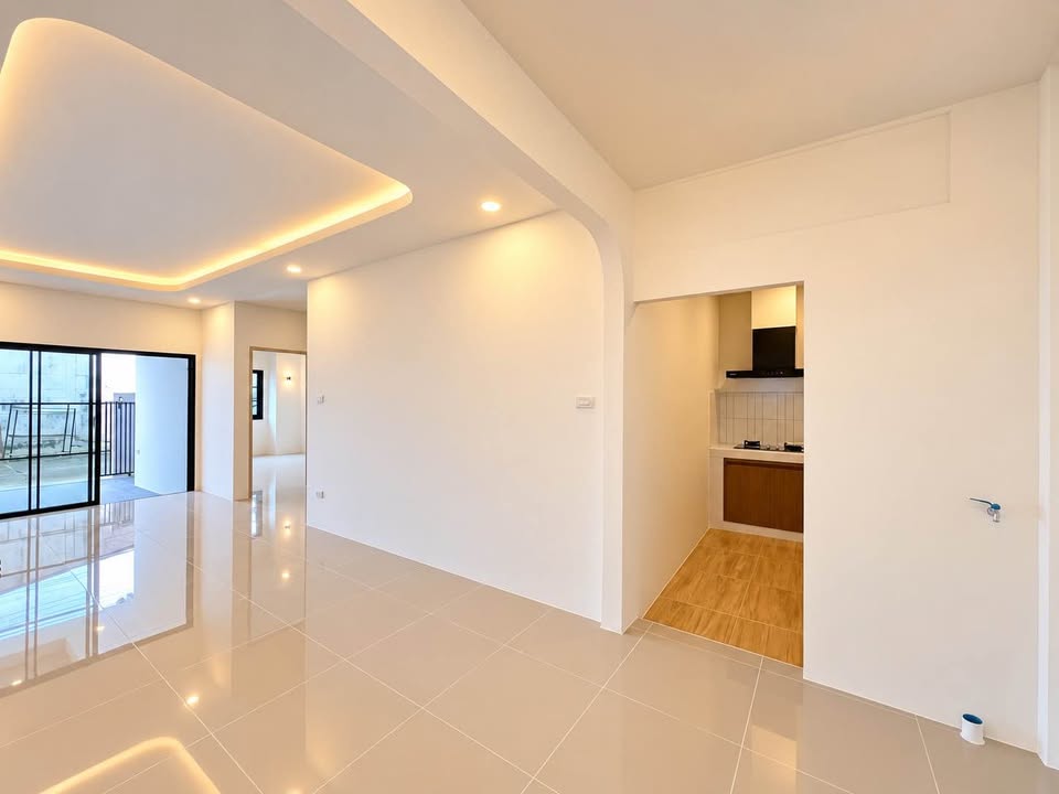 Renovated single-storey townhouse in Phetlada Village, Ban Khian – photo 8