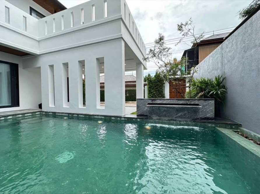 3-bedroom pool villa for rent in Maneekram, Chalong