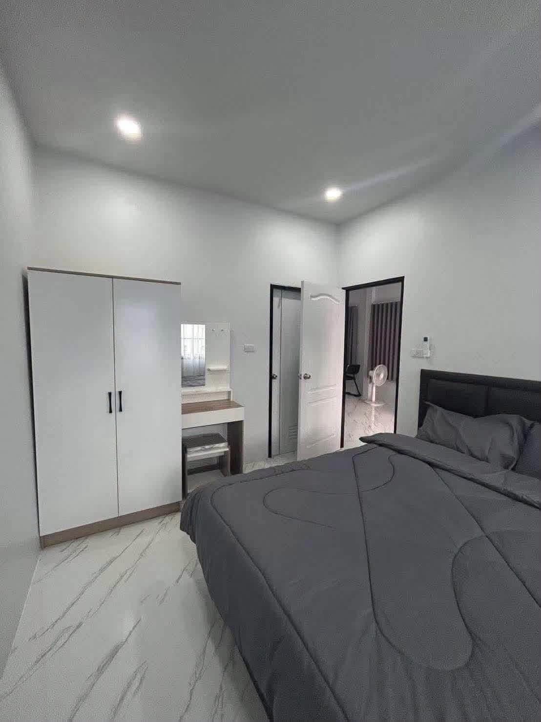 Furnished 2-bedroom corner house for rent at Srisuchat Grand View 2 – photo 2