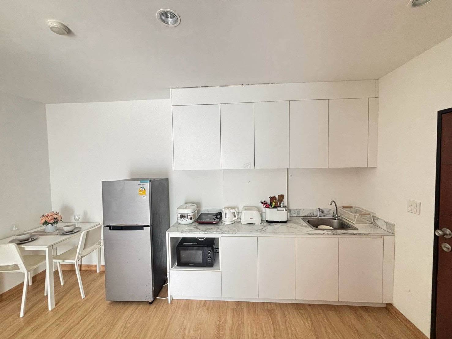 Large 48 sqm corner condo for rent at Phanason City – photo 8