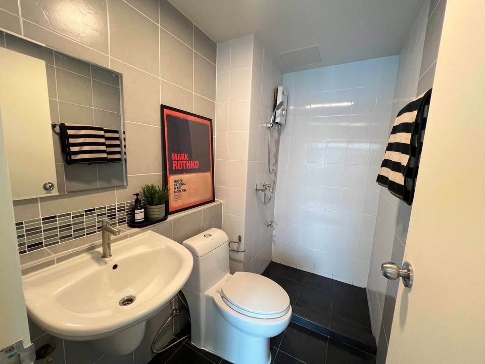 Furnished pool-view condo for rent at D Condo Kathu – photo 3