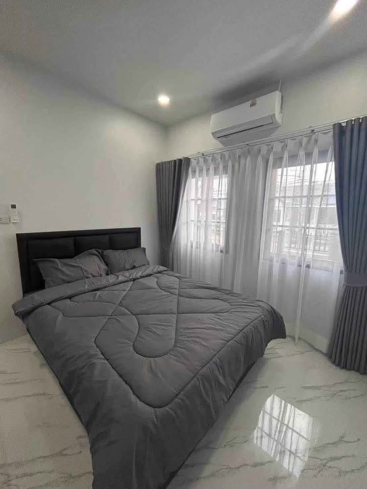 Furnished 2-bed corner house for rent at Srisuchat Grand View 2 – photo 3