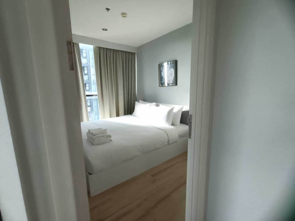 Pool view condo for rent at The Base Height – photo 10