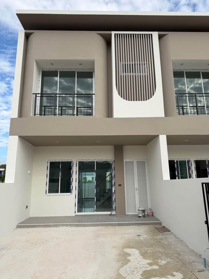 New 3-bed townhome at Melina Chalong – photo 3