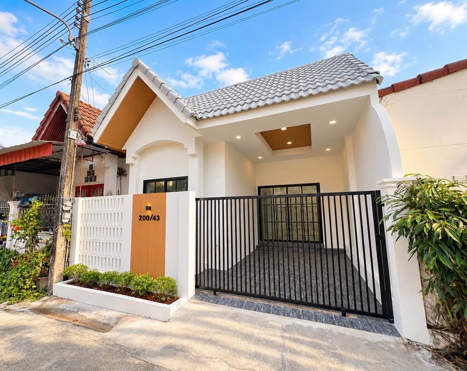 Renovated single-storey townhouse in Phetlada Village, Ban Khian – photo 2