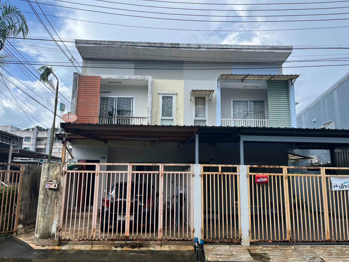 2-storey townhouse for sale near Super Cheap – photo 1