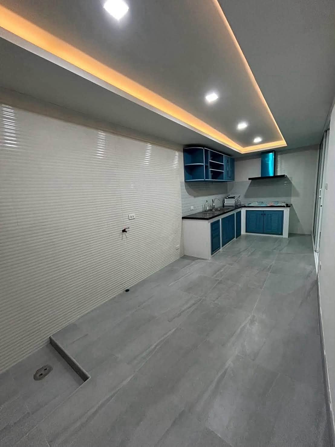 Corner semi-detached house with large garden in Kathu – photo 17