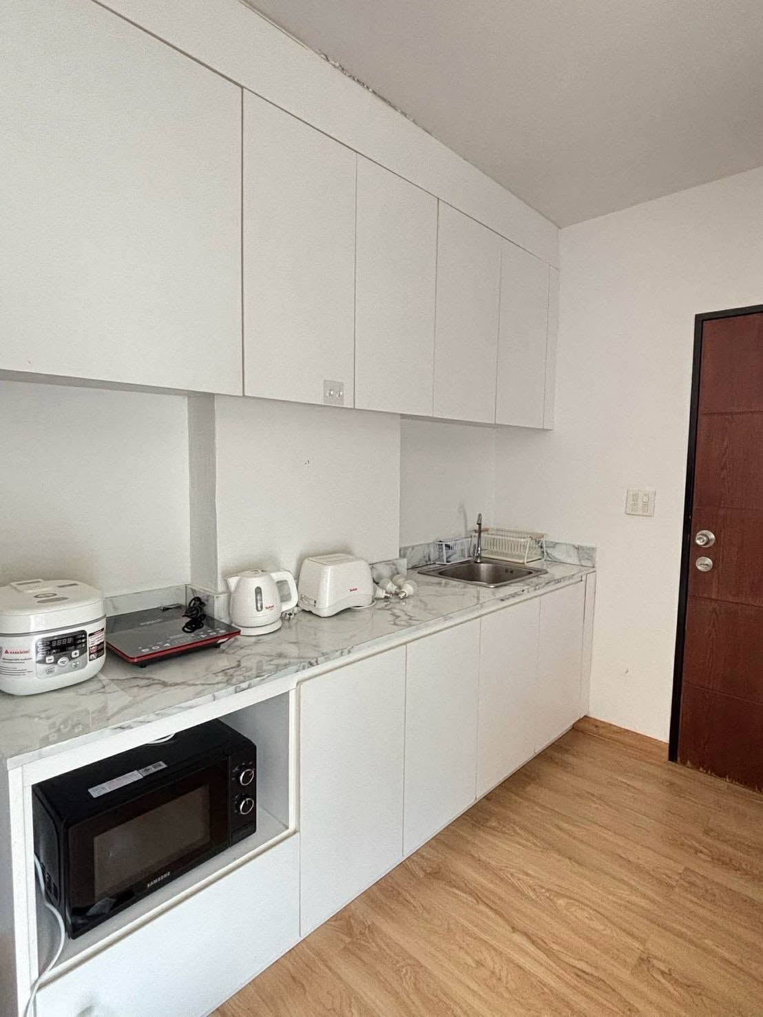 Large 48 sqm corner condo for rent at Phanason City – photo 3