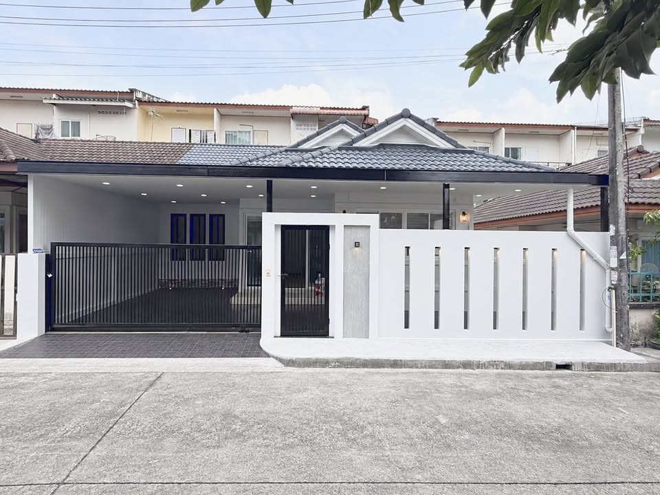 3-bedroom house in Thepburi village, Ratsada