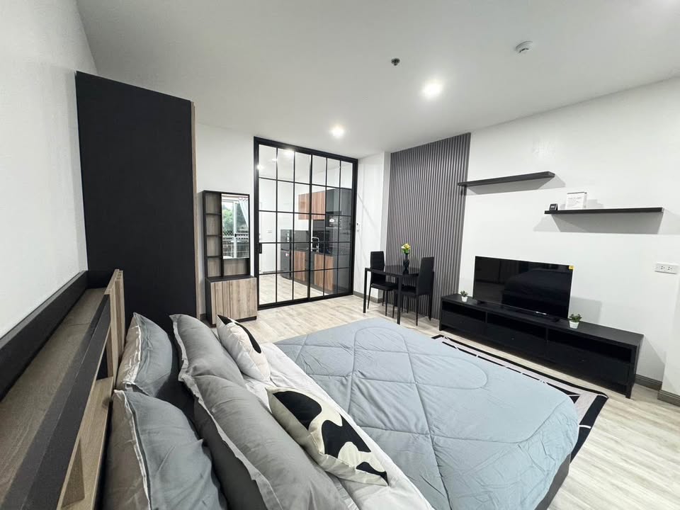 Furnished 36 sqm studio for rent at Phanason Green Place
