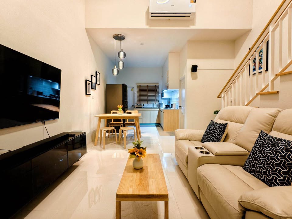 Modern 2-bedroom townhome for rent at Modern Life Srisunthon, Thalang – รูปที่ 2