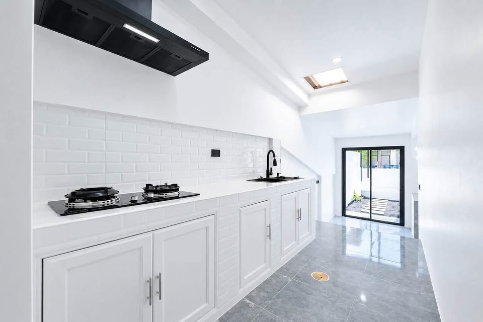 Fully Renovated 3-Bed House for Sale at Srisuchat Village 2 – รูปที่ 4