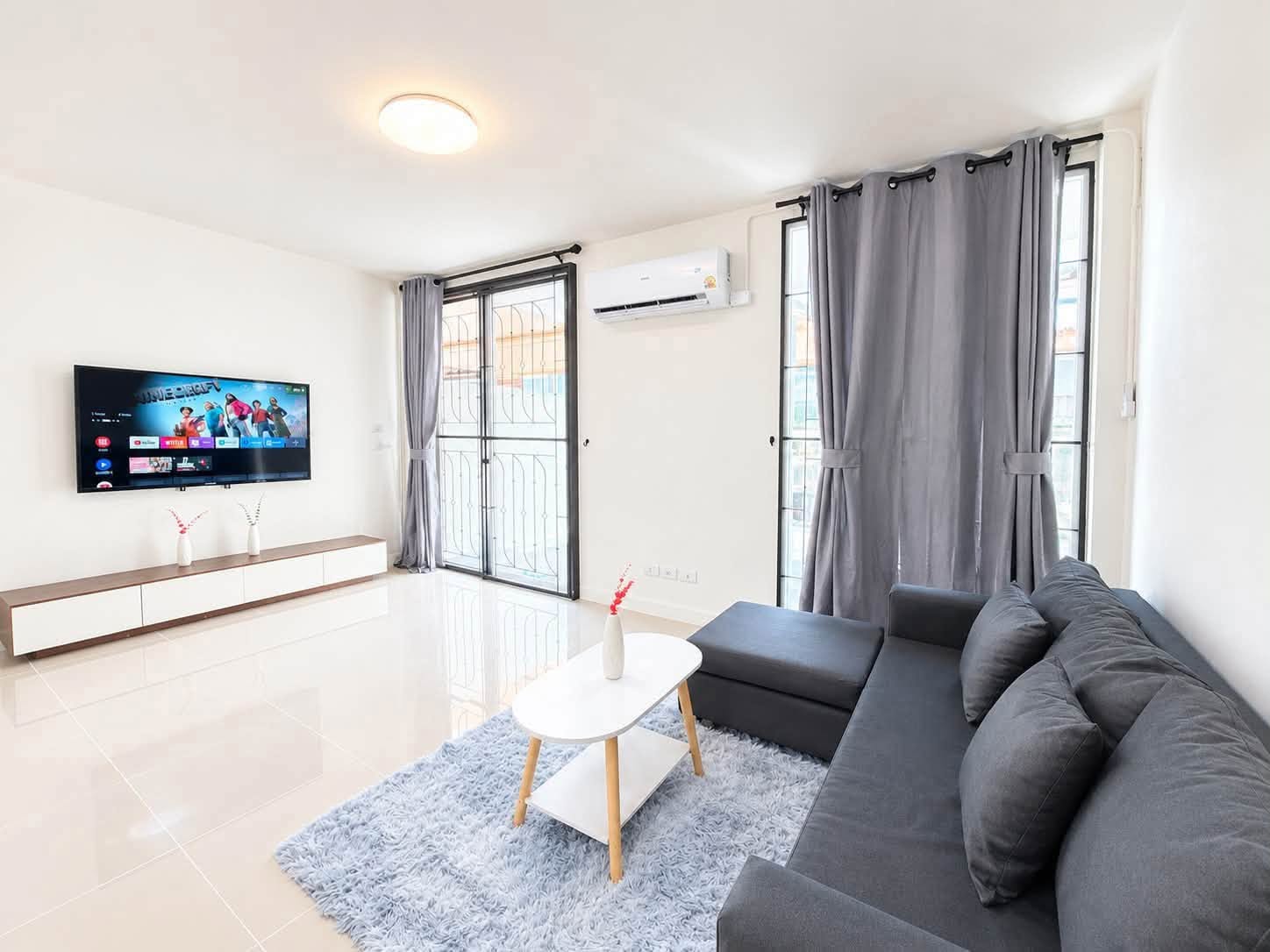 Furnished 2-bedroom townhouse, At Town 2 Poonphon – photo 4