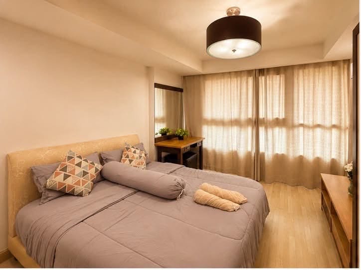 Furnished 36 sqm condo for rent at The Royal Place