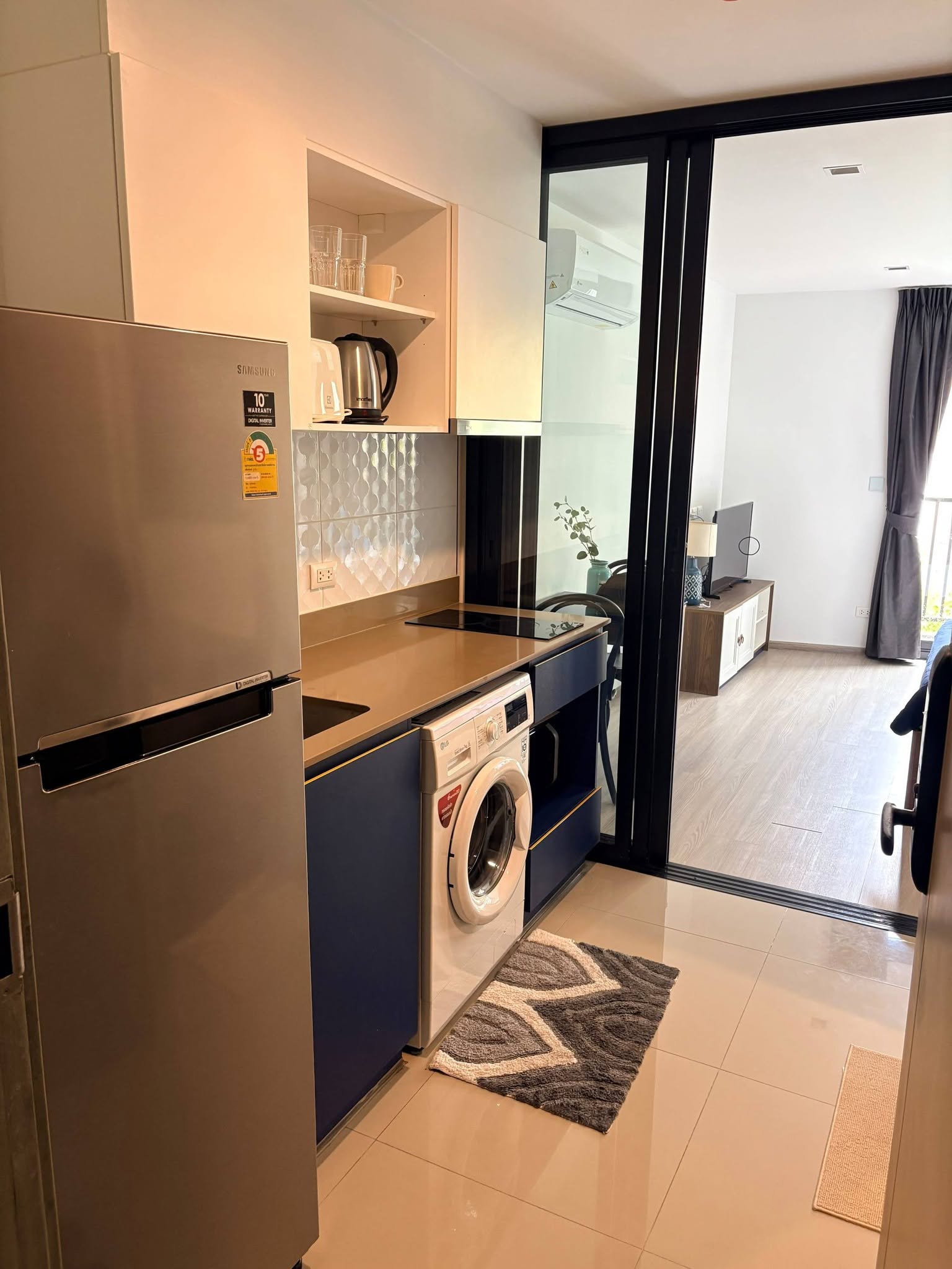 Studio with pool view and large balcony at The Base Central Phuket – รูปที่ 7