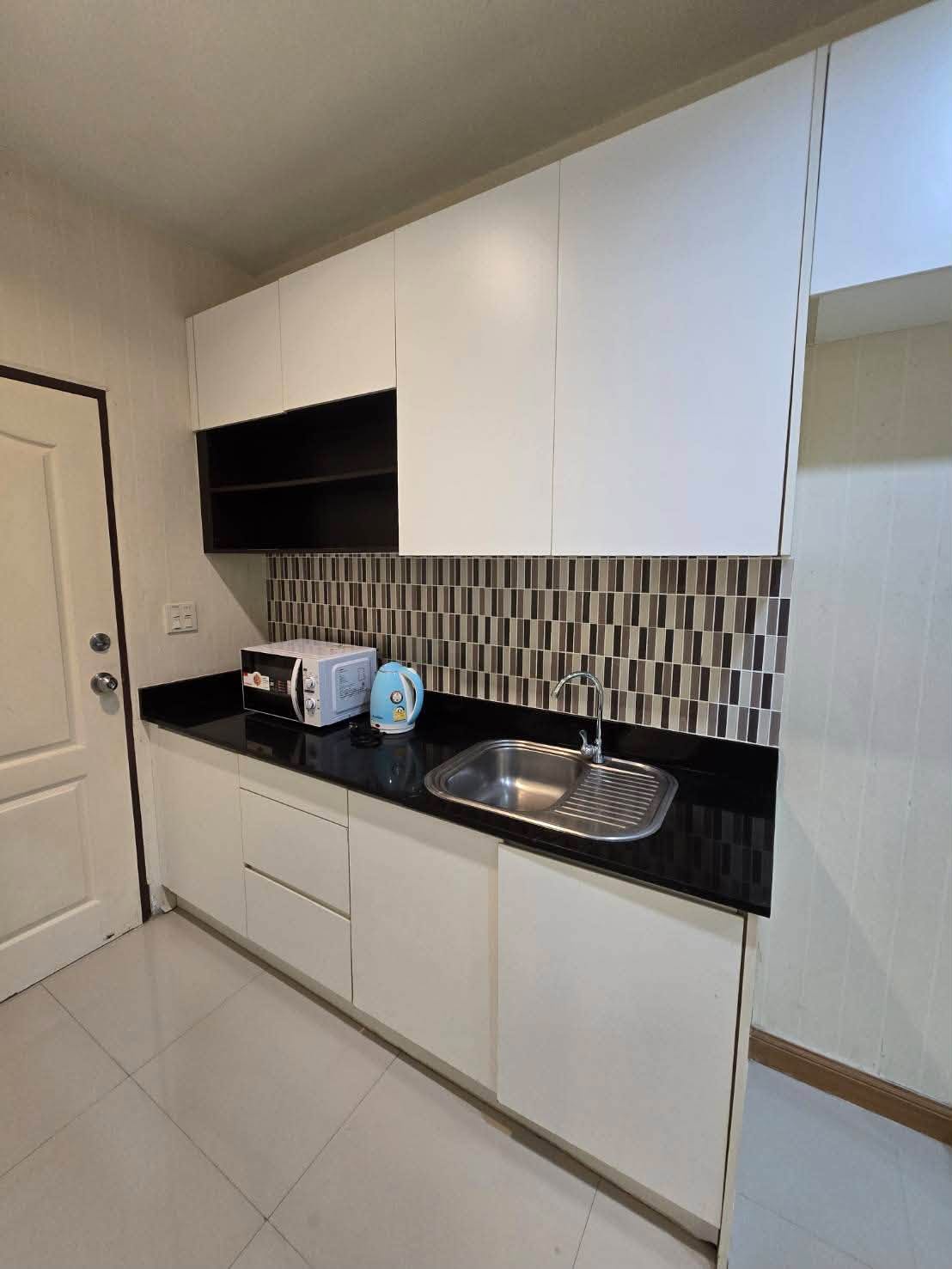 Cat-friendly condo for rent at Phanason Green Place – photo 9
