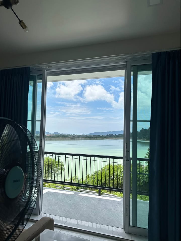 1-bed room with hilltop dam view for rent