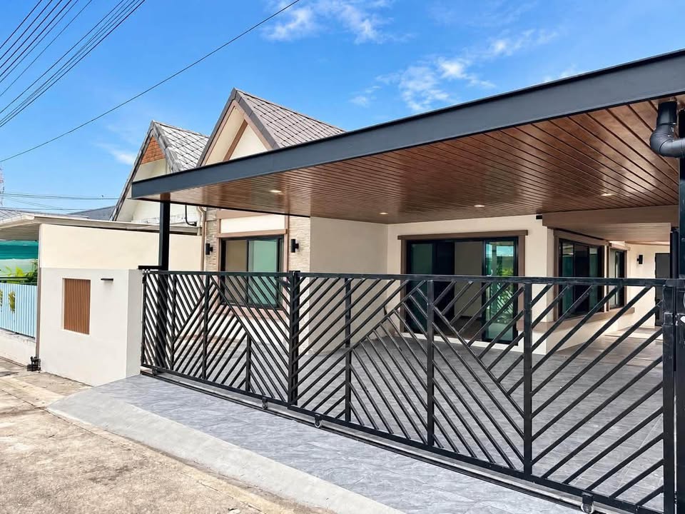 Renovated single-storey semi-detached house for sale in Pa Khlok