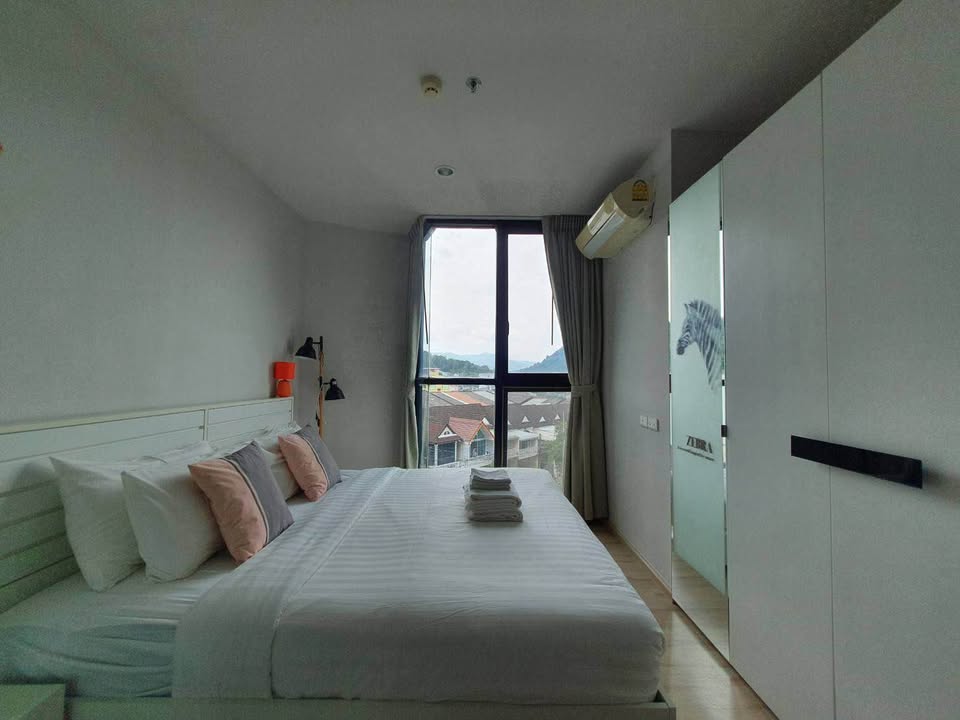 Pool view condo for rent at The Base Height – photo 19