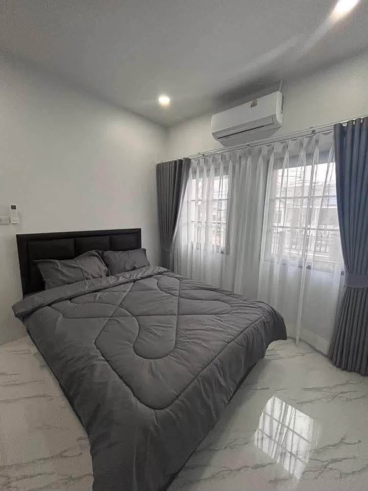 Furnished 2-bed corner house for rent at Srisuchat Grand View 2 – รูปที่ 9