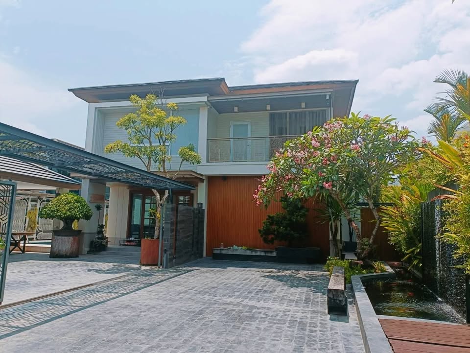 4-bed luxury pool villa in Phuket town centre