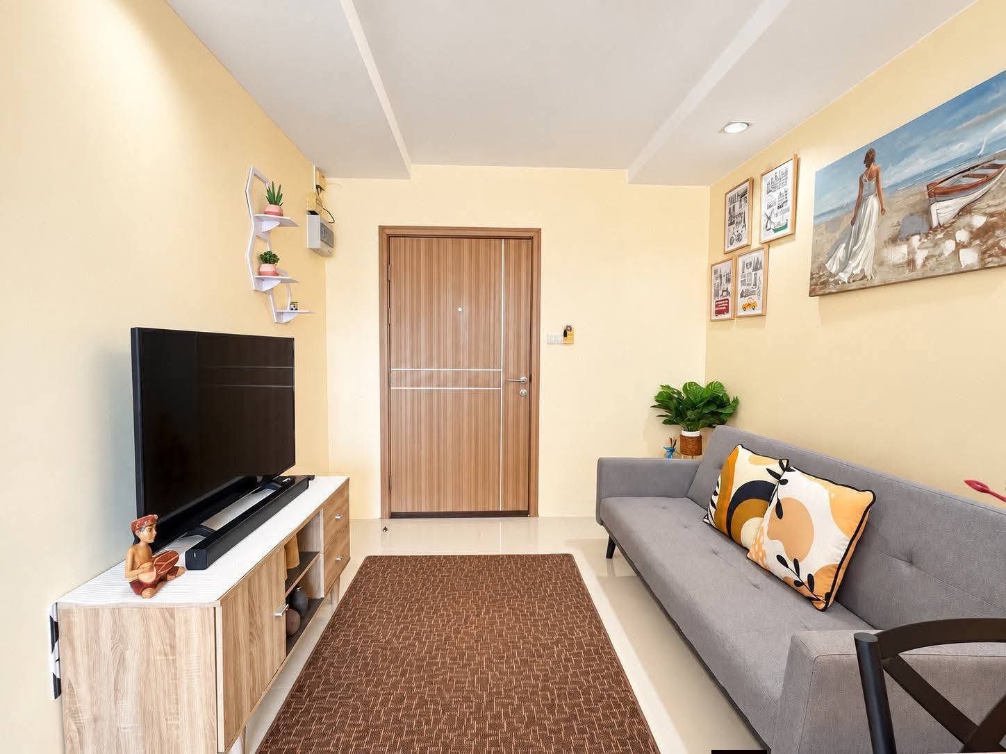Pool view studio at The Royal Place Condominium – photo 6